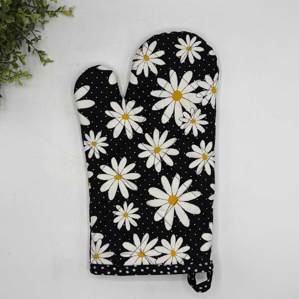Oven Mitt, Black and White Daisy Florals Baking Mitt